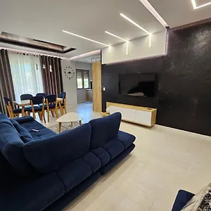 eco-stay-apartment.hotels-in-tirana.com/